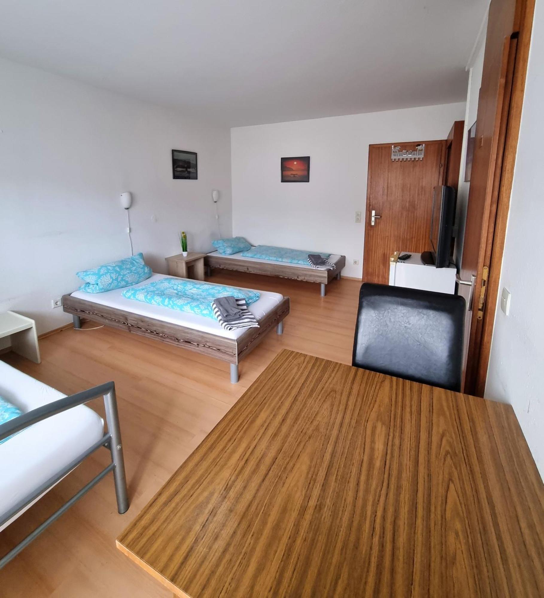 Monteurzimmer - Karlsbad Buitenkant foto