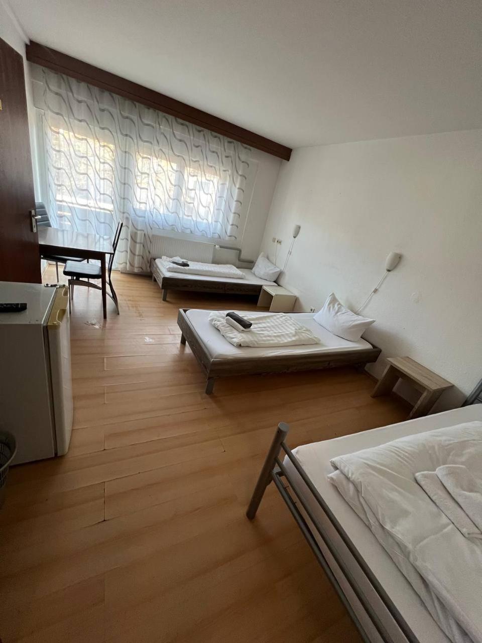 Monteurzimmer - Karlsbad Buitenkant foto